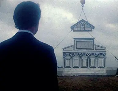  ??  ?? Questa èp forse la scena clou del film, quando Michael fa costruire per la moglie un mausoleo che riproduce San Miniato