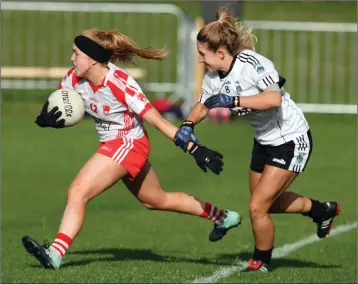  ??  ?? Tinahely’s Ciara Byrne gets away from Moate’s Isobel O’Neill. Photos: Joe Byrne