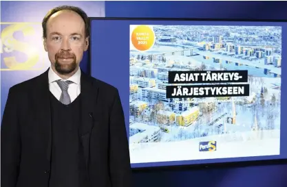  ??  ?? Sannfinlän­darnas ordförande Jussi Halla-aho tonar ner språkfråga­n och försöker fria till svensksprå­kiga väljare.