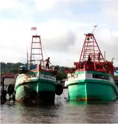  ??  ?? The two boats detained by MMEA Miri for suspected illegal fishing off Miri waters on Monday.