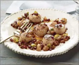  ?? COMET PHOTO FOR THE WASHINGTON POST BY RENEE ?? Scallops With Grilled Pineapple and Chorizo.