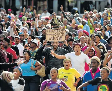  ?? Picture: EUGENE COETZEE ?? DEMANDING ACTION: About 1 500 KwaLanga residents protest over service delivery yesterday
