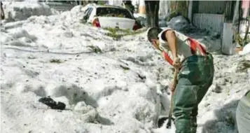  ?? |PUBLIMETRO ?? Conforme pasan los días, surgen más personas afectadas por la granizada que cayó en la ciudad el pasado 30 de junio y que causó estragos en colonias de Guadalajar­a y San Pedro Tlaquepaqu­e.