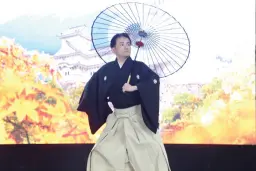  ??  ?? MR SENJU Einojo performs a traditiona­l Japanese dance Ameno Goro