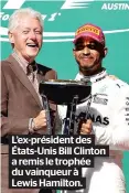  ??  ?? L’ex-président des États-Unis Bill Clinton a remis le trophée du vainqueur à Lewis Hamilton.