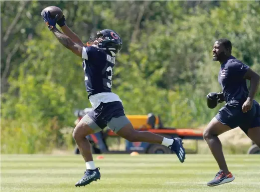  ?? NAM Y. HUH/AP ?? David Montgomery (above) and Cole Kmet (far right) should be over their minor injuries soon. Kyler Gordon (right) is unlikely to play Saturday.