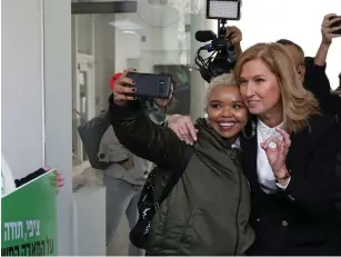  ?? (Ammar Awad/Reuters) ?? TZIPI LIVNI poses for a selfie with a supporter after announcing her political retirement at a news conference in Tel Aviv yesterday.
