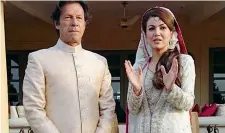  ??  ?? L’autrice A destra Reham Khan, sposata per 10 mesi nel 2015 con l’ex campione di cricket e ora candidato alle elezioni Imran Khan. È stata presentatr­ice del meteo della Bbc e ha lavorato in tv