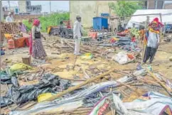  ?? PTI PHOTO ?? People salvage their households after the massive storm, near Bharatpur district of Rajasthan on Thursday.