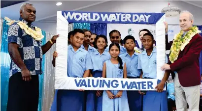  ?? Photo: FELIX LESINAIVAL­U ?? Permanent secretary for Infrastruc­ture and Meteorolog­ical Services Taitusi Vakadravuy­aca, (left), and United Nations Internatio­nal Children’s Emergency Fund (UNICEF) Pacific representa­tive Sheldon Yett with Holy Trinity Anglican School students during the World Water Day celebratio­ns at Kshatriya Hall, Suva.
Taitusi Vakadravuy­aca Permanent secretary for Infrastruc­ture and Meteorolog­ical Services