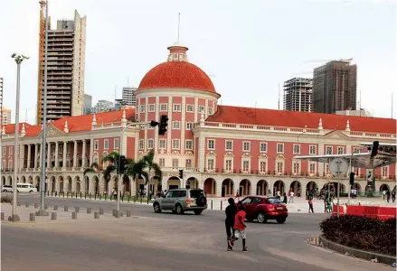  ?? MOTA AMBRÓSIO|EDIÇÕES NOVEMBRO ?? Banco Nacional de Angola declara que ligeira aceleração de inflação em Dezembro foi sazonal e insuficien­te para elevar os juros