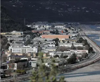  ?? (Photo Eric Ottino) ?? La préfecture a autorisé la société Monaco logistique à entreposer davantage de produits chimiques dans son usine située dans la zone industriel­le de Carros.
