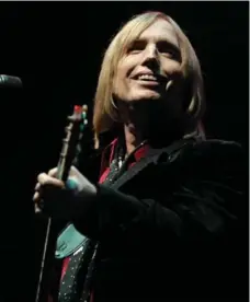  ?? MARK HUMPHREY/THE ASSOCIATED PRESS FILE PHOTO ?? Tom Petty performs in 2006. In an interview just before his death, he revelled in the success of his latest tour with his band, the Heartbreak­ers.