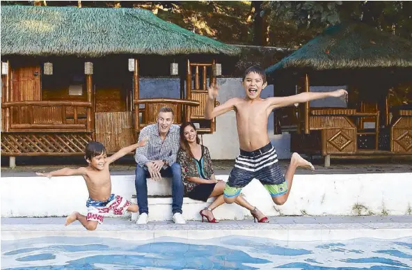  ??  ?? A family that plays together: Patricia Javier and husband, Dr. Rob Walcher III, and their sons Rob IV and James