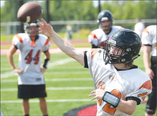  ?? File photo/NWA Democrat-Gazette/J.T. WAMPLER ?? Quarterbac­k Jacob Paramenter and the Lamar Warriors take on the Lake Village Beavers in the first round of the state playoffs.