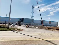  ?? TED SLOWIK/DAILY SOUTHTOWN ?? Constructi­on work is underway Wednesday at an Amazon facility along 159th Street between Dixie Highway and Interstate 294 in Markham. Amazon is Will County’s biggest employer.