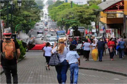  ?? RAFAEL PACHECO ?? El comercio espera sacar provecho de lo que denomina ‘noviembre negro’, con un mes de descuentos para la fecha comercial llamada ‘viernes negro’, que será el 27 de ese mes.