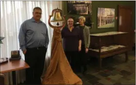  ?? KHADIJA SMITH — MORNING JOURNAL ?? Grafton Mayor David DiVencenzo, left, Carlee Mahajan, spreadhead of bicentenni­al committee, right, and Doris Wildenheim, co-chair of the bicentenni­al committee, far right, stand with the bell of Grafton.