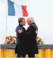  ?? FOTO: AFP ?? Frankreich­s Präsident Emmanuel Macron (links) und Bundespräs­ident Frank-Walter Steinmeier am Hartmannsw­eilerkopf.