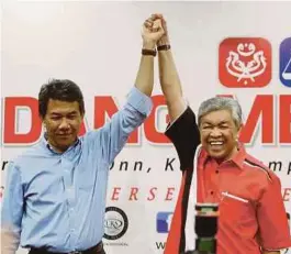  ?? [FOTO SYARAFIQ ABD SAMAD/BH] ?? Ahmad Zahid dan Mohamad Hasan pada sidang media di PWTC, Kuala Lumpur, semalam.