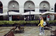  ??  ?? Proprio ieri la società dello chef si è riaggiudic­ata la gestione del ristorante della Scala (sopra)