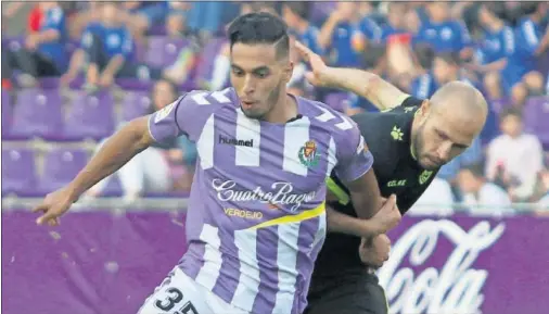  ??  ?? TITULAR. El joven ceutí criado en la cantera ha ido haciéndose hueco en el Real Valladolid.