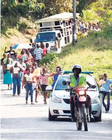  ?? FILE ?? In this 2016 photo, the police lead residents of several communitie­s in Hanover in a march against crime and violence.