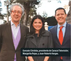  ??  ?? Gonzalo Córdoba, presidente de Caracol Televisión; Margarita Rojas, y Juan Roberto Vargas.