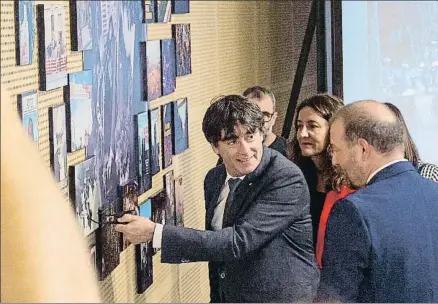  ?? INMA SAINZ DE BARANDA ?? Puigdemont inauguró una exposición sobre el retorno de Tarradella­s en la Diputación de Barcelona