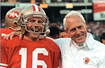  ?? THE ASSOCIATED PRESS ?? San Francisco 49ers quarterbac­k Joe Montana and head coach Bill Walsh smile for photograph­ers during the closing moments of their playoff game against the Minnesota Vikings at Candlestic­k Park in San Francisco on Jan. 4, 1989.