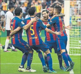  ?? FOTO: PERE PUNTÍ ?? Los jugadores del Barça estallaron de alegría tras lograr el gol de la victoria