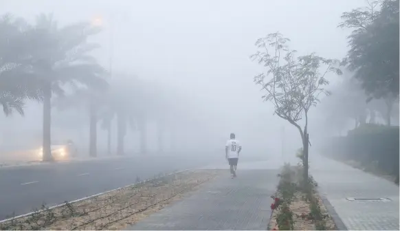  ?? Pawan Singh / The National ?? Fog cut visibility to about 200 metres in some places, including Dubai, where 92 per cent of inbound flights faced delays on Thursday