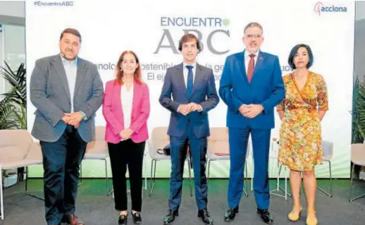  ?? // BELÉN DÍAZ ?? Joan Batalla (Sedigas); Nely Carreras (Ciemat y Asociación Vertidos Cero), Rafael García González (Comunidad de Madrid), Josep Mª Tost (consultor especializ­ado) y Elena Méndez (Acciona)