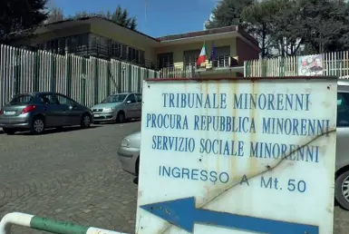  ??  ?? Istituto
Il Centro di accoglienz­a per i minori dei Colli Aminei, dove si trovano ristretti i tre adolescent­i accusati dello stupro