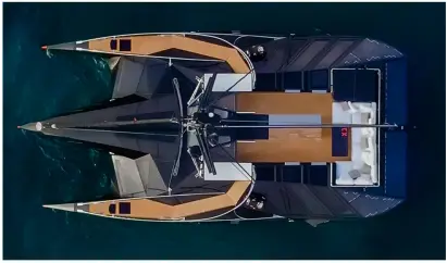  ??  ?? Above: the XI’S scorpion-like form when seen from overhead.
Left: clearance beneath the hulls is 1.3m, which should avoid slamming