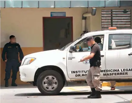  ??  ?? En sede militar. El subsargent­o de las Fuerzas Especiales falleció en la piscina del Batallón de Paracaidis­tas, ubicado en el municipio de Ilopango.