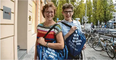  ?? Foto: Stephanie Lorenz ?? „Und du als Münchner CSU, als liberale Großstadtp­artei, stehst dann da“: Inge Linder und Peter van Rensen in der Landeshaup­tstadt.