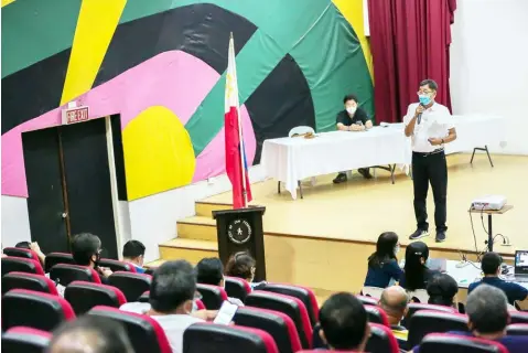  ?? (CSF-CIO) ?? 2ND LDC MEETING. Mayor Edwin 'EdSa' Santiago delivers his message during the second Local Developmen­t Council meeting held at the Amphitheat­re, Heroes Hall on July 1, 2020.