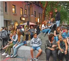  ?? FOTO: BECKER & BREDEL ?? Viele Zuhörer lockte das Hafenkolle­ktiv während des Festes zum Kaltenbach­platz in der City.