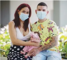 ?? Teresa.canino@gfrmedia.com ?? AGRADECIDO. Cristopher Matías se convirtió en el primer paciente trasplanta­do luego de declarada la pandemia. Abajo, Rosana y su mamá, Lorenza De la Cruz, familiares de un donante.