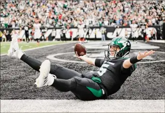  ?? Sarah Stier / Getty Images ?? Quarterbac­k Mike White of the Jets celebrates after catching a two-point conversion pass during the fourth quarter against Cincinnati at Metlife Stadium on Sunday.