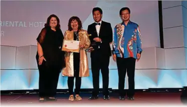  ??  ?? Smart Reader Worldwide’s group executive director Datuk Dr K.H. Wang (second from left) and executive director Keefe Ong (second from right) holding the award and certificat­e during the MCBC 25th Business Excellence Awards accompanie­d by Deputy...