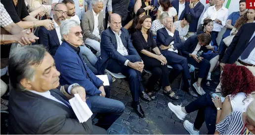  ??  ?? In piazza La manifestaz­ione Insieme organizzat­a a Roma da Campo progressis­ta, il movimento di Giuliano Pisapia, insieme a Mdp e altri gruppi Da sinistra nella foto: Leoluca Orlando (sindaco di Palermo), Massimo D’Alema e Pier Luigi Bersani (Mdp), la presidente della Camera Laura Boldrini e l’ex sindaco di Milano Pisapia(Ansa) 1 luglio 2017