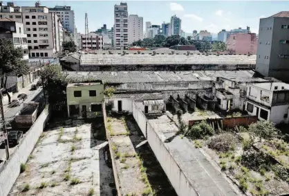  ?? Zanone Fraissat/Folhapress ?? Terreno da Cohab na rua General Rondon, perto da praça Princesa Isabel, no centro de São Paulo, onde a gestão João Doria (PSDB) pretende instalar contêinere­s para atender dependente­s de drogas da cracolândi­a