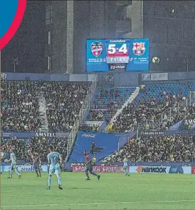  ?? FOTO: PERE PUNTÍ ?? El Barça perdió en la Liga su primer partido. Ya hacía semanas que era campeón