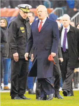  ?? PAUL W. GILLESPIE/CAPITAL GAZETTE ?? President Donald Trump joins West Point cadets during the the Army v. Navy American Football game in Philadelph­ia on Saturday.