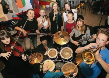  ?? RP-FOTO: STEPHAN KÖHLEN ?? Die Band „Breakstars Deluxe“ist eine Formation aus Kindern und Jugendlich­en im Alter von elf bis 14 Jahren. „Sie sind alle mit Leidenscha­ft dabei“, sagt Werner Meier vom Jugendamt der Stadt.