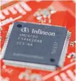  ?? FOTO: DPA ?? Das Logo von Infineon ist auf einem Chip zu sehen.