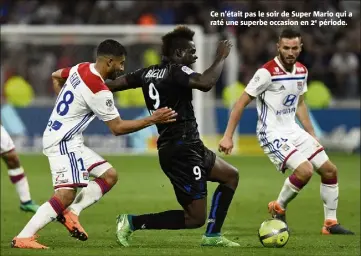  ?? Photos : AFP ?? Ce n’était pas le soir de Super Mario qui a raté une superbe occasion en e période.