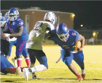  ?? TRENT SPRAGUE/STAFF PHOTOS ?? Kempsville running back NaiQuan Washington-Pearce scores a touchdown against Ocean Lakes during an Oct. 8 game. Washington-Pearce has rushed for 771 yards and nine touchdowns this season.